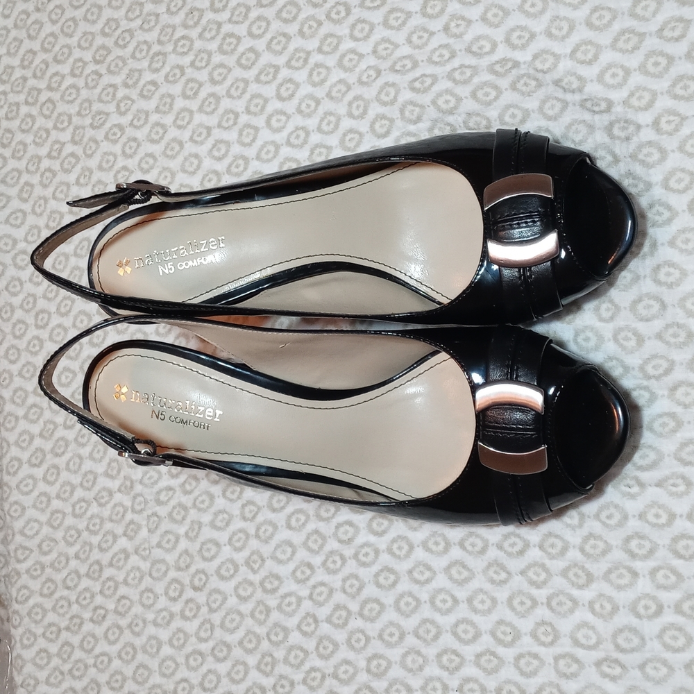 Faux Patent Leather Naturalizer Carlie Shoe